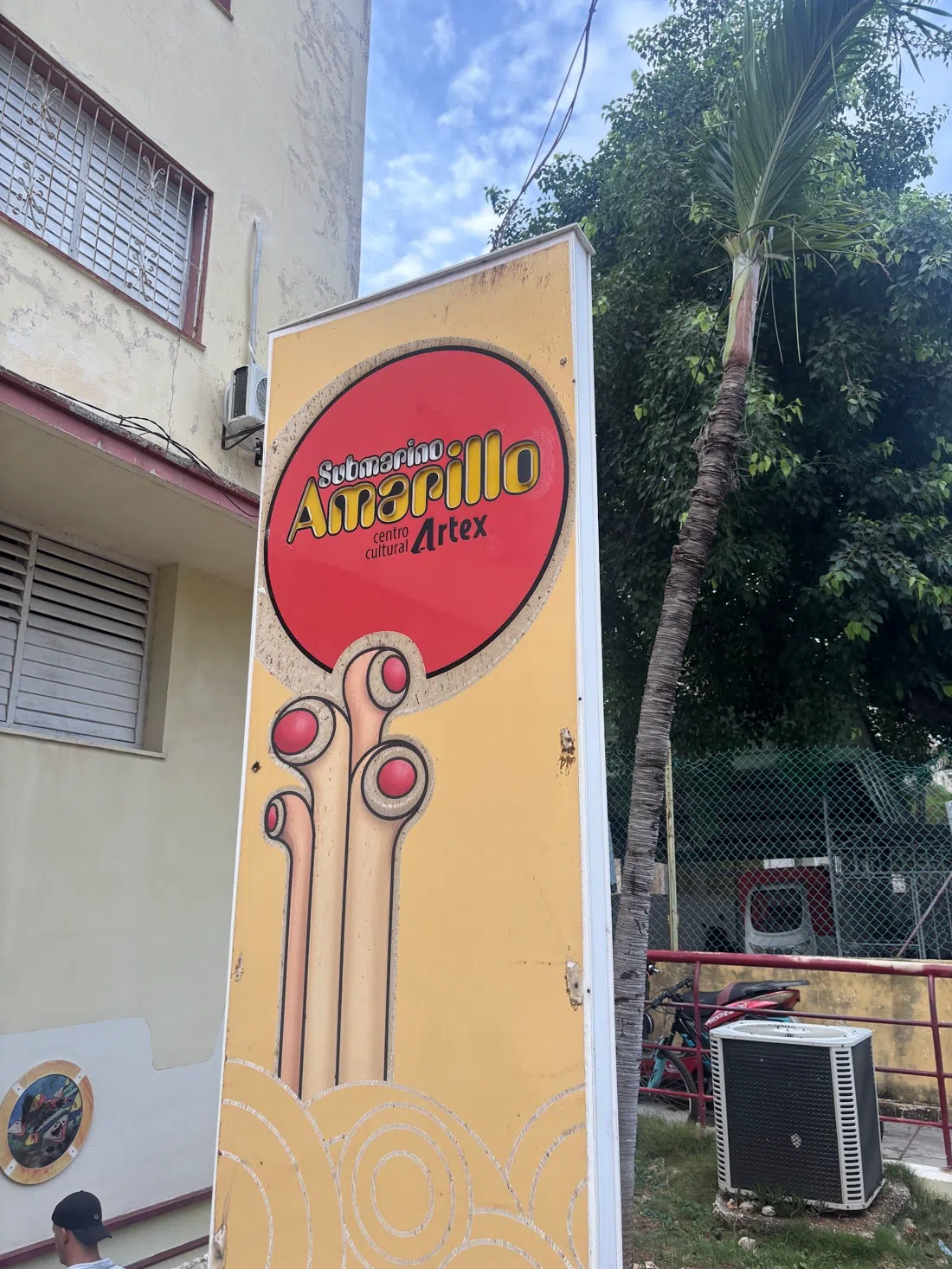 Submarino Amarillo, Havana