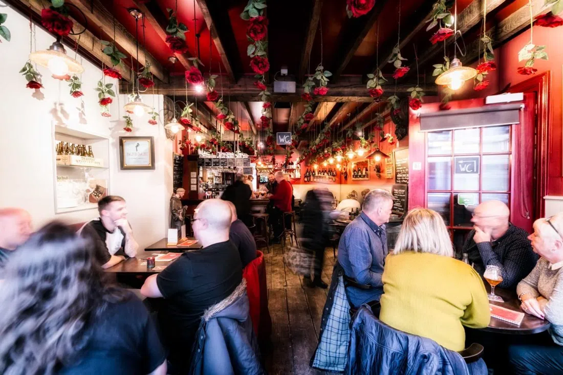 Bar Rose Red, Bruges