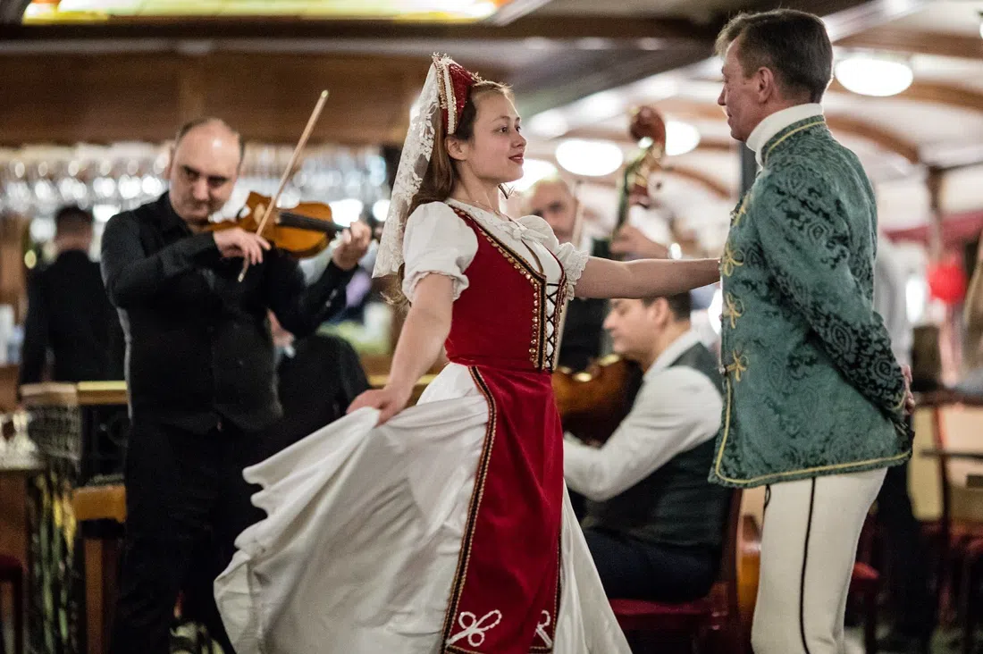 Hungária Koncert — Gróf Széchenyi, Budapest