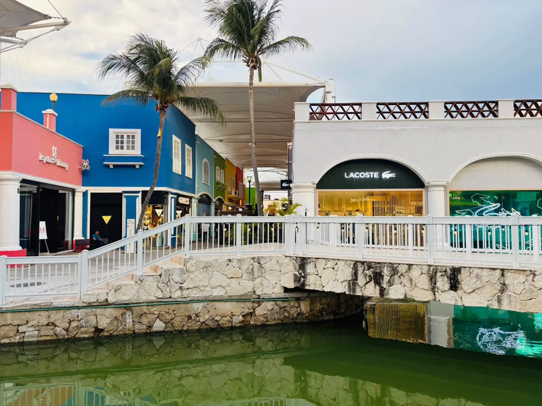 La Isla Cancún, Cancun
