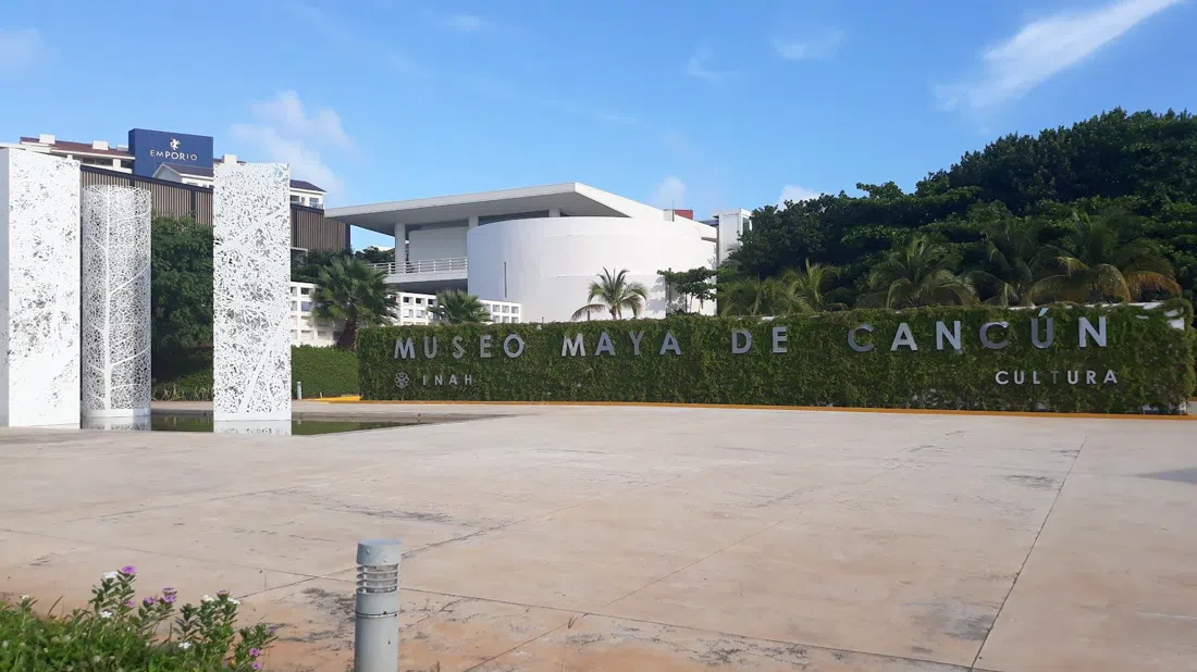 Museo Maya de Cancún & Zona Arqueológica de San Miguelito, Cancun