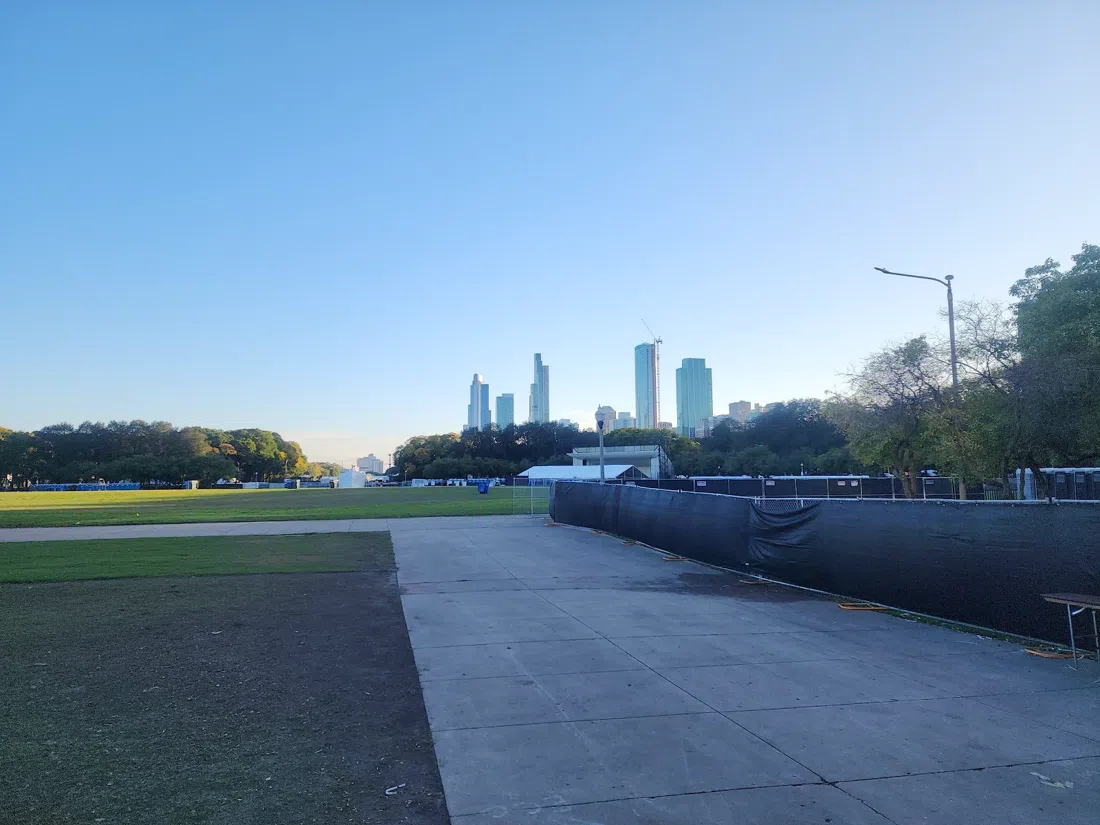 Grant Park (Butler Field start and finish, Chicago Marathon), Chicago