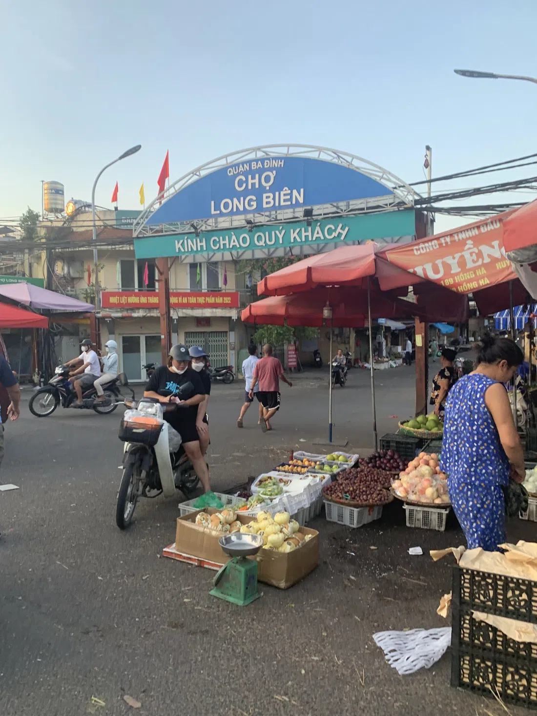 Long Bien Market, Hanoi