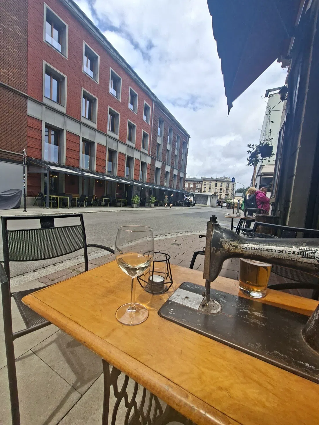 Singer Café, Krakow