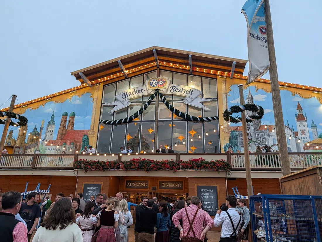 Hacker-Festzelt, Munich