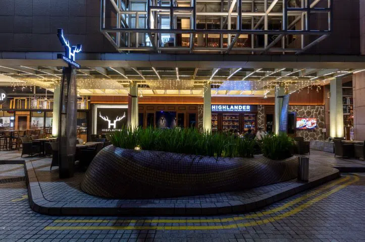 Highlander Bar, Singapore