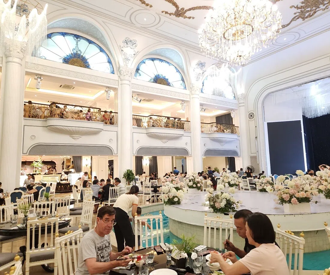 Bia Hơi Corner (Tạ Hiện × Lương Ngọc Quyến), Hanoi