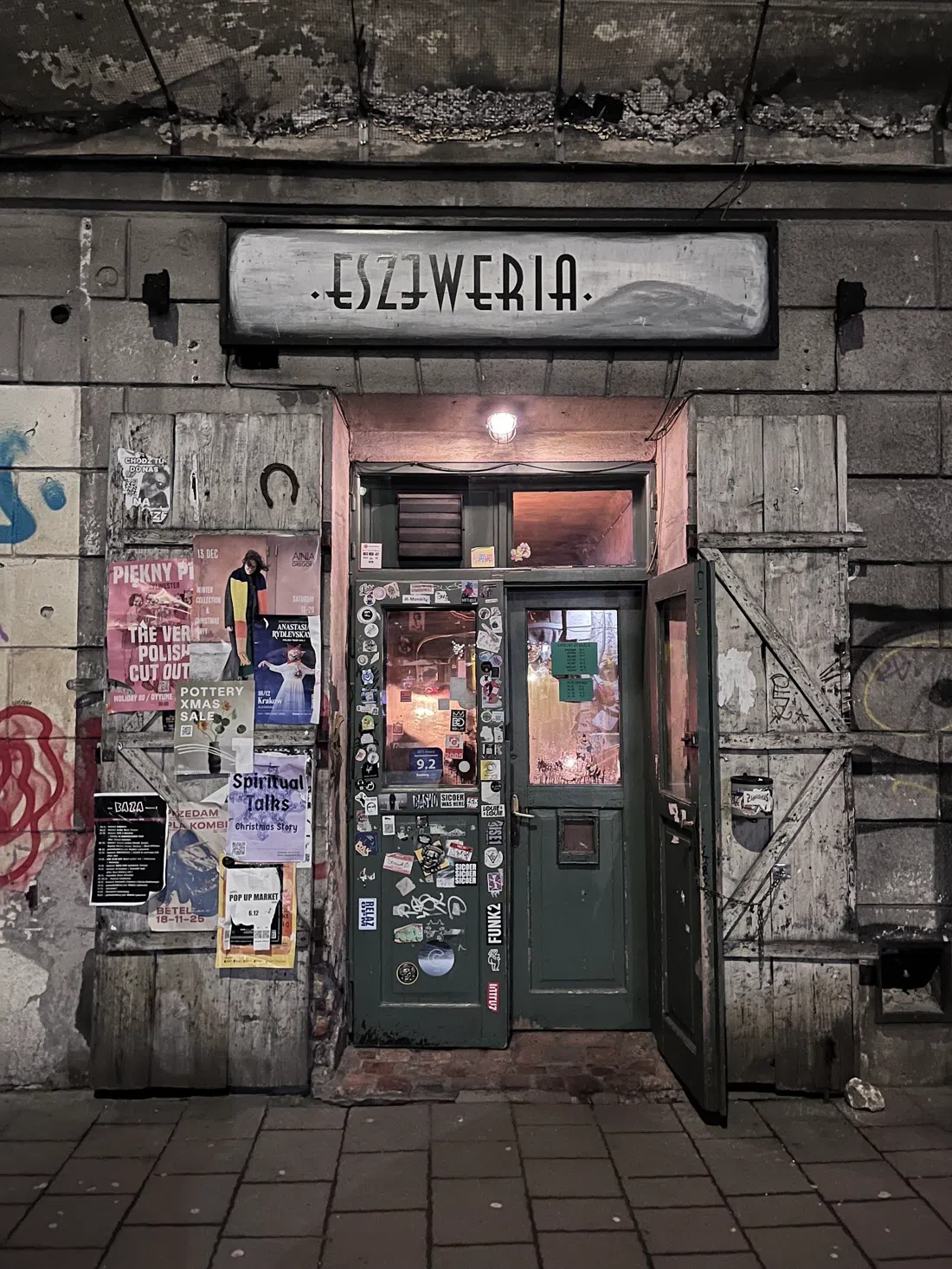 Eszeweria, Krakow