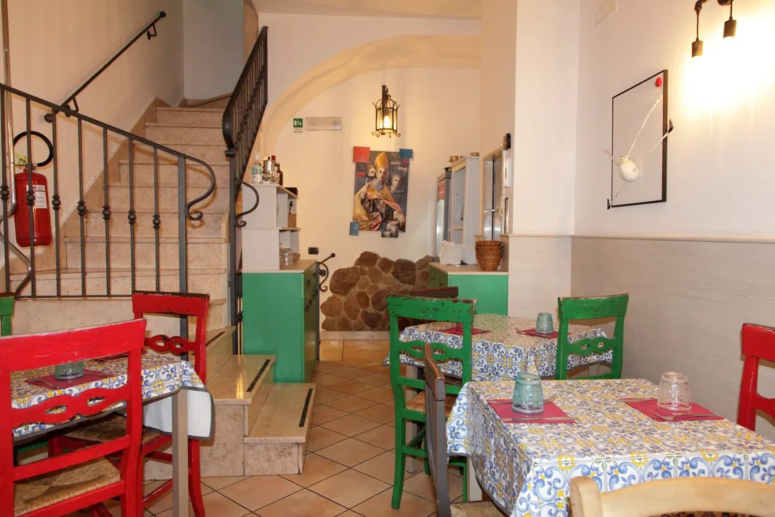 Spaccanapoli (Via Benedetto Croce – Via San Biagio dei Librai), Naples